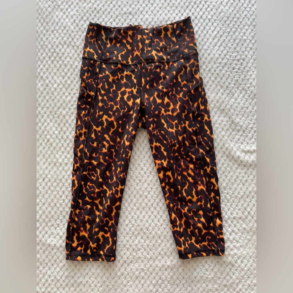 Fabletics Cheetah Print Cropped Leggings size Small